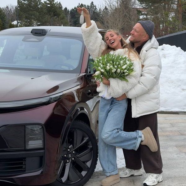Премиальный сюрприз: Vavan подарил жене кроссовер за 9 миллионов
